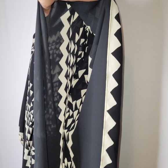 BCBGMaxAzria Tribal Print Kaftan Black and White - Picture 9 of 14
